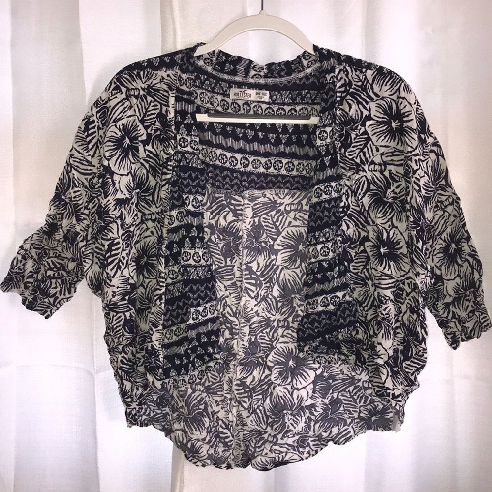 Hollister kimono blue and white floral pattern